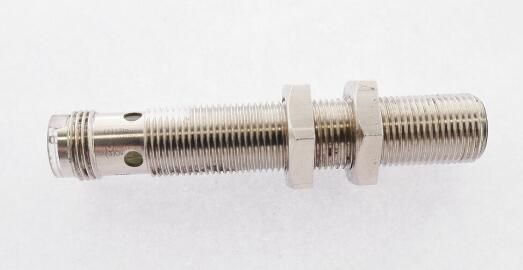 OMRON E2AM12LS04M1B2 Sensor