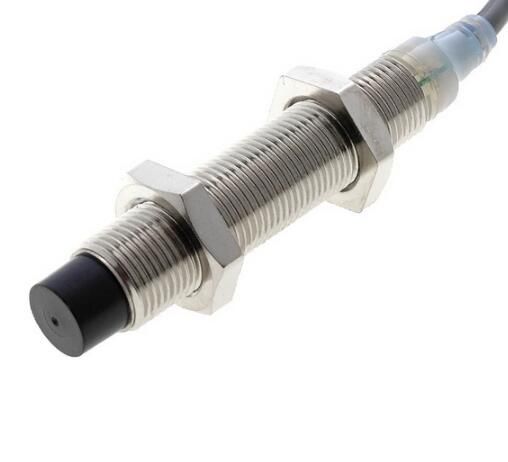 OMRON E2AM12LN08WPC12M Sensor