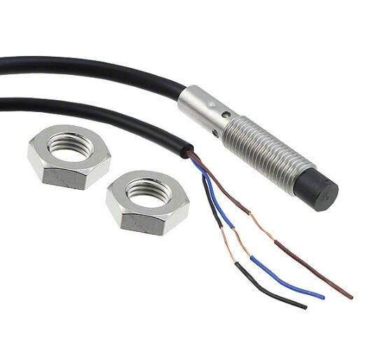OMRON E2BS08KN04WPC15M Sensor
