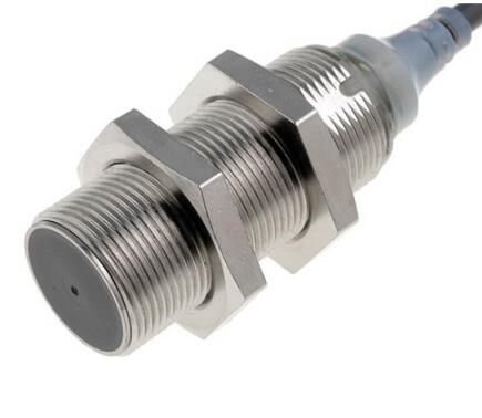 OMRON E2AM18KS08WPC22M Sensor
