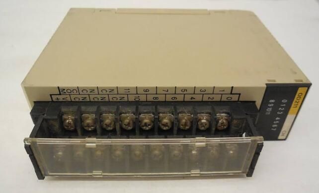 OMRON C200HOD212 PLC