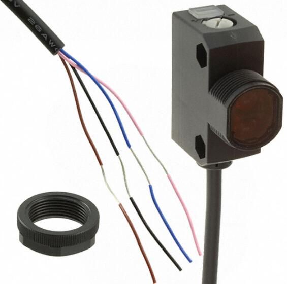 OMRON E3ZFDN24 Sensor