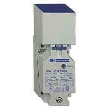 Schneider Electric XS7C40DP210H29 Sensor