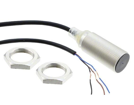 OMRON E2BM18KS08WPC12M Sensor