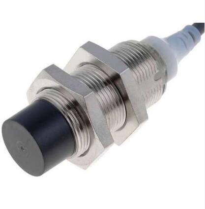 OMRON E2AM18KN16WPB22M Sensor