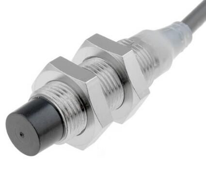 OMRON E2AM12KN08WPB22M Sensor