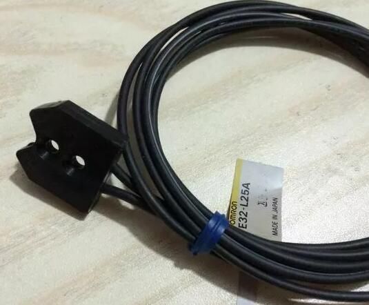 OMRON E32L25A SENS