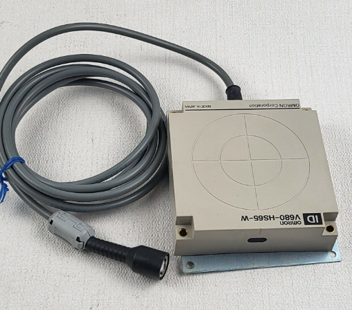 OMRON V680HS65W2M Cable