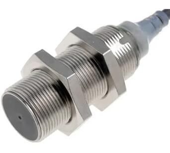 OMRON E2AM18LS08WPB15M Sensor