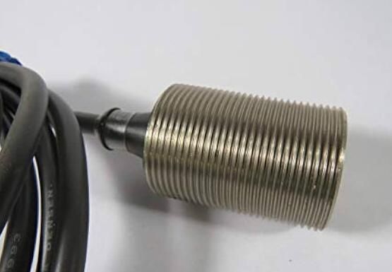 OMRON E2EYX8C1 Sensor