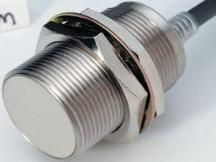 Omron E2EM-X15X1 Sensor
