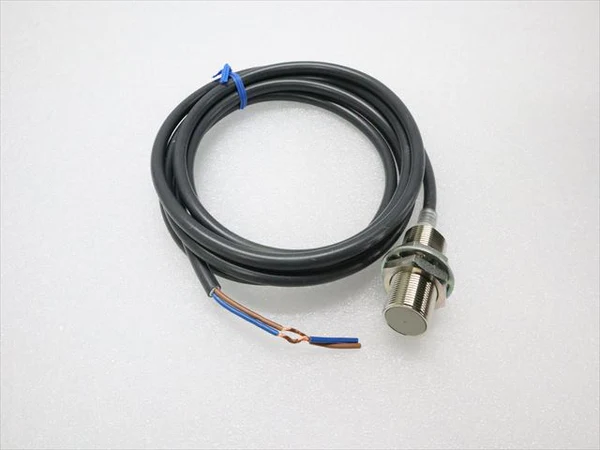 OMRON E2EZX4D1N2M Device