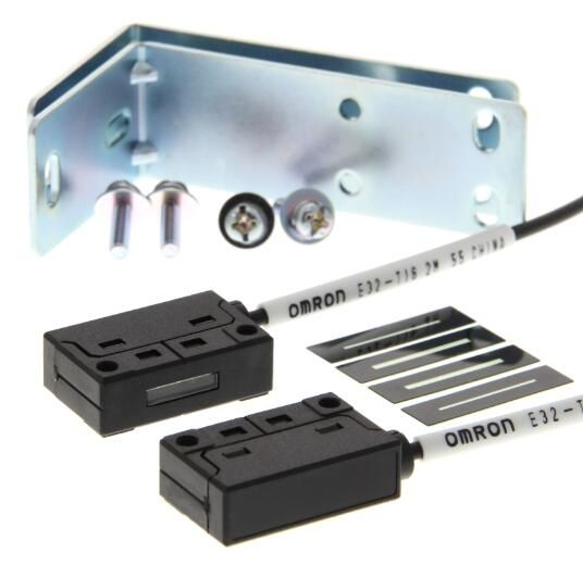 OMRON E32T162M Sensor