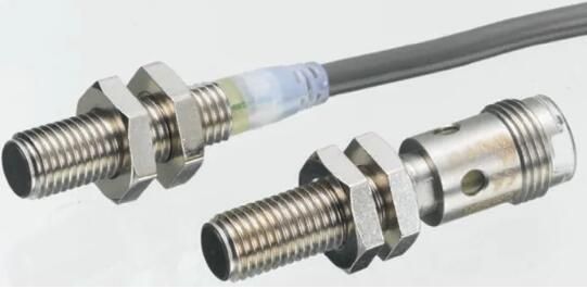 OMRON E2AM12KS04WPC12M Sensor