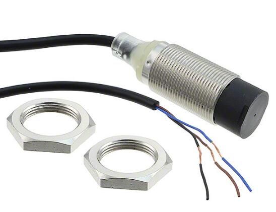 OMRON E2BM18KN16WPC12M Sensor