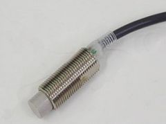 Omron E2E-X14MD2-M1G Sensor