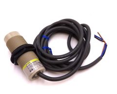 OMRON E2KX15MF1 Sensor